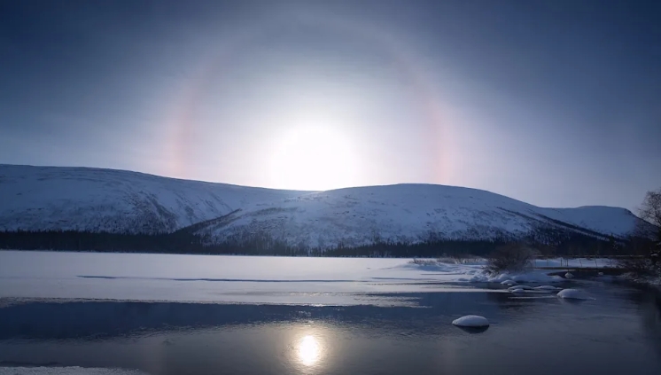 Discover the amazing Arctic project using vertical solar panels to set a world record in Norway. Learn how this powerful new technology defeats snow, maximizes low-angle light, and creates a model for resilient, global solar energy.